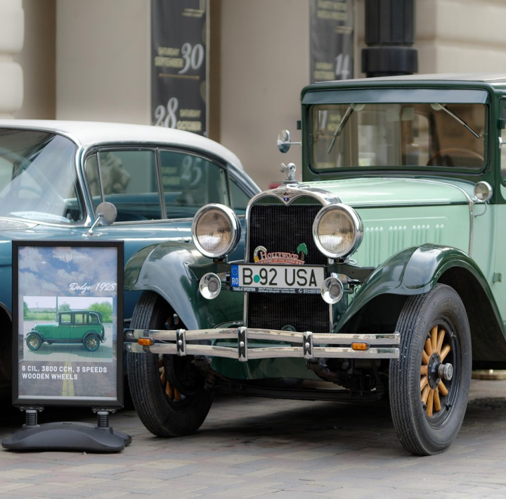 hotel front classic car pickup